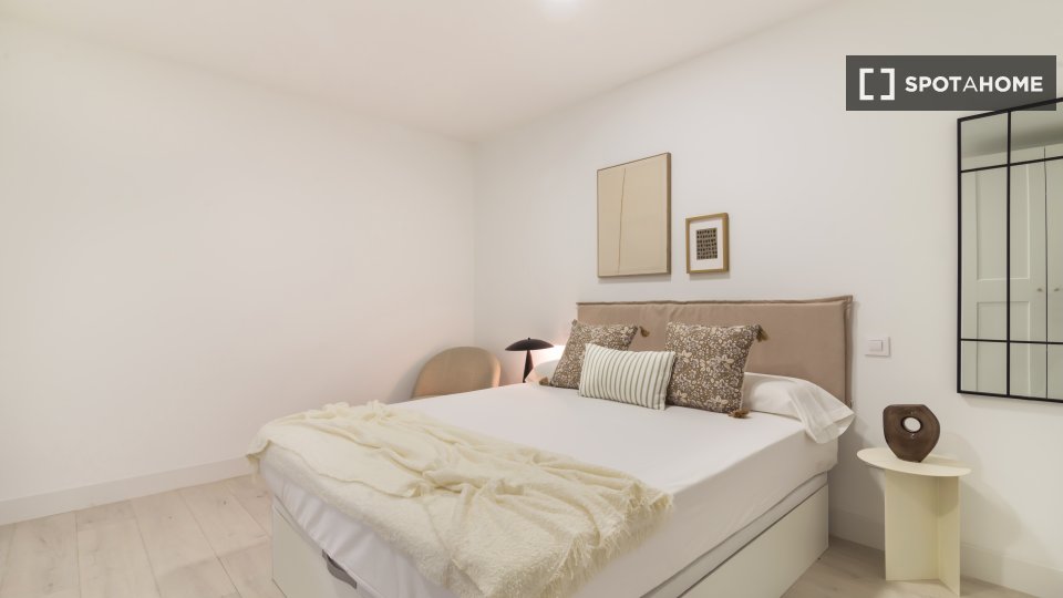 Double room Madrid, 8 beds, 240m² — photo 15