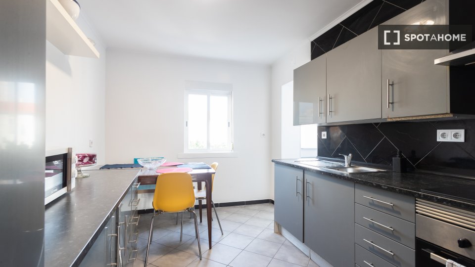 Double room Lisbon, 4 beds, 110m² — photo 3