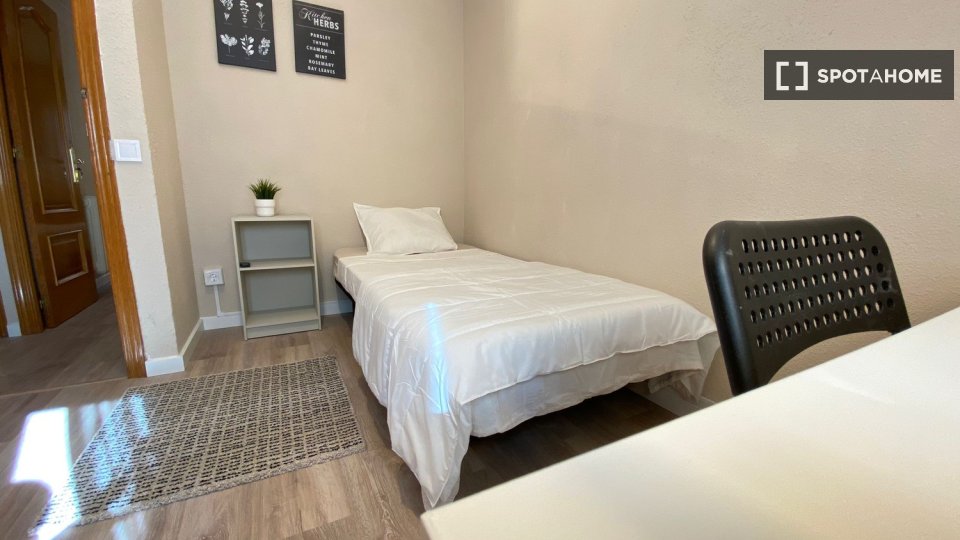 Double room Madrid, 4 beds — photo 3