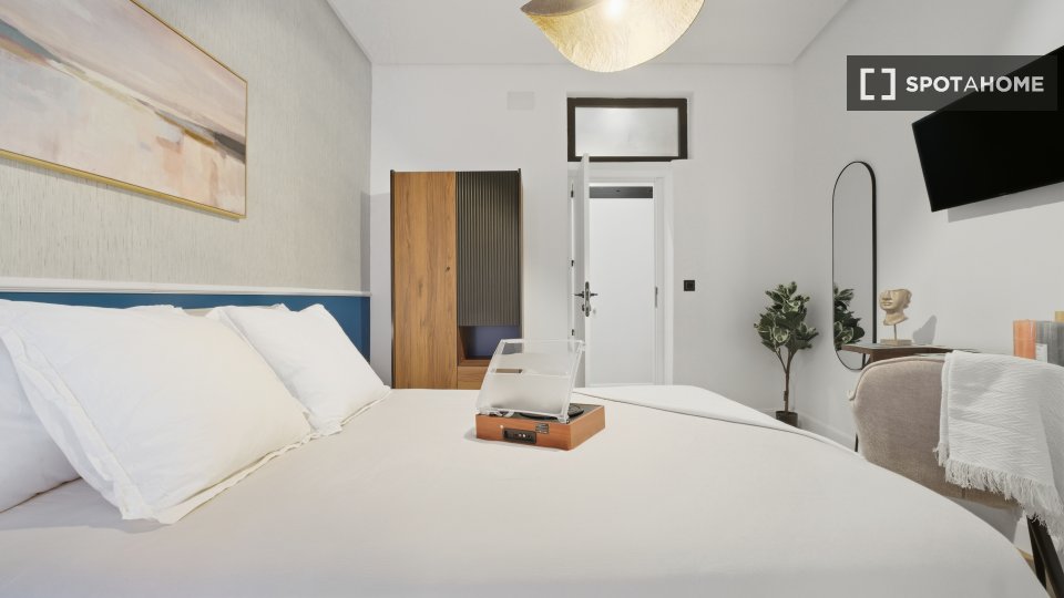 Double room Madrid, 3 beds, 82m² — photo 7