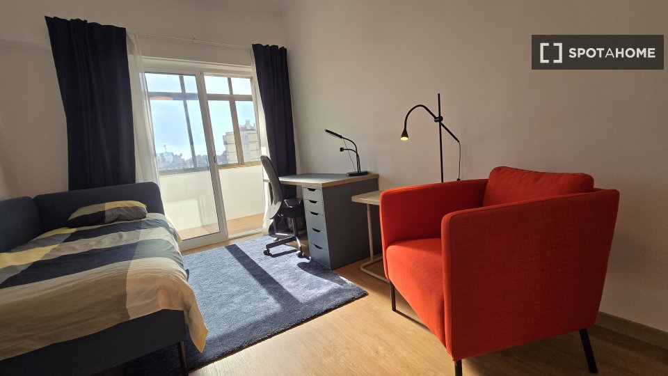 Double room Lisbon, 5 beds, 130m² — photo 6