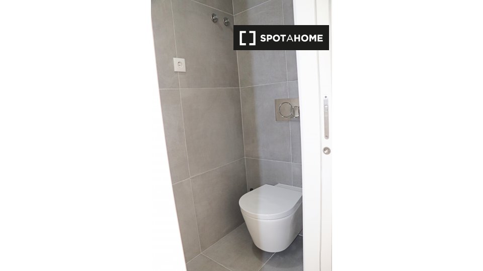Double room Lisbon, 5 beds — photo 6