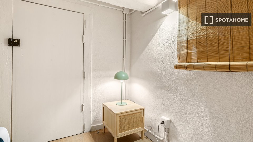 Apartment Lisbon, 1 bed — photo 14