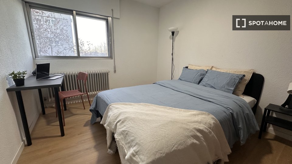 Double room Madrid, 5 beds, 110m² — photo 4