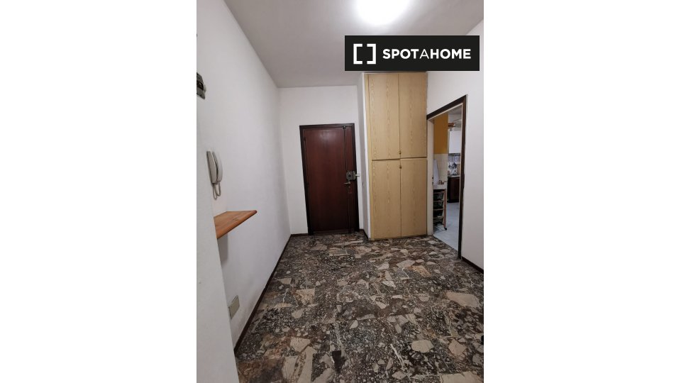 Double room Milan, 2 beds — photo 14
