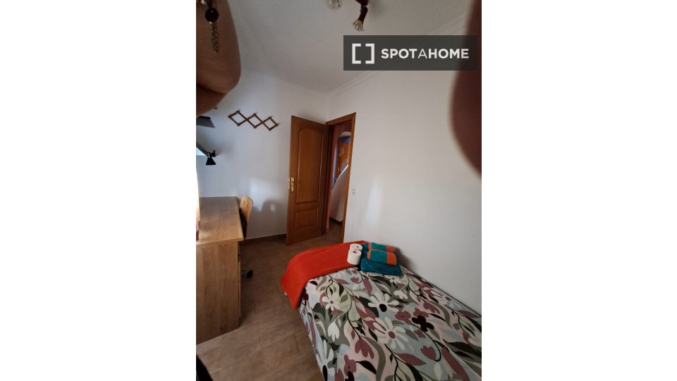 Double room Madrid, 3 beds — photo 29