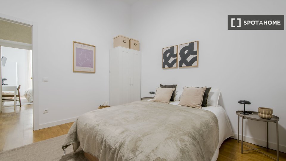 Double room Madrid, 9 beds — photo 13