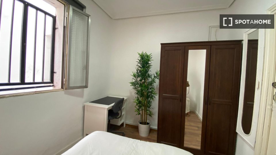 Double room Madrid, 4 beds — photo 74