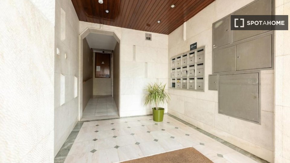 Apartment Lisbon, 2 beds, 90m² — photo 12
