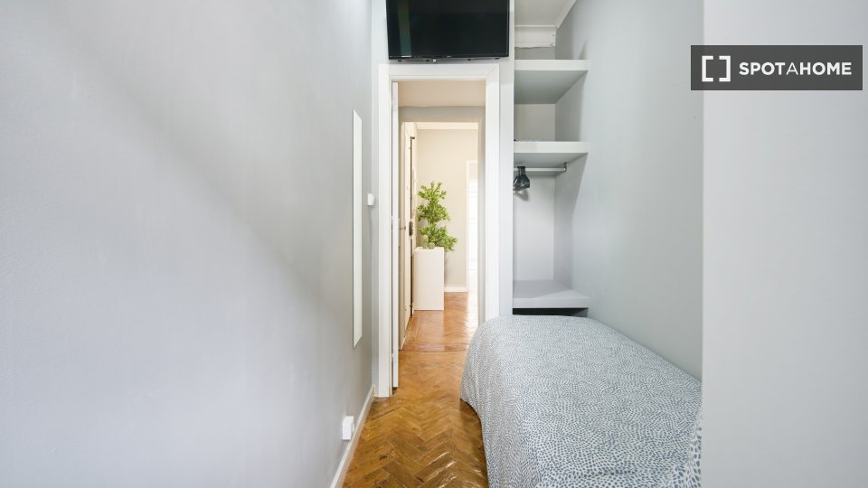 Double room Lisbon, 6 beds — photo 12