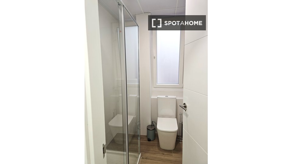 Double room Zaragoza, 5 beds, 116m² — photo 8