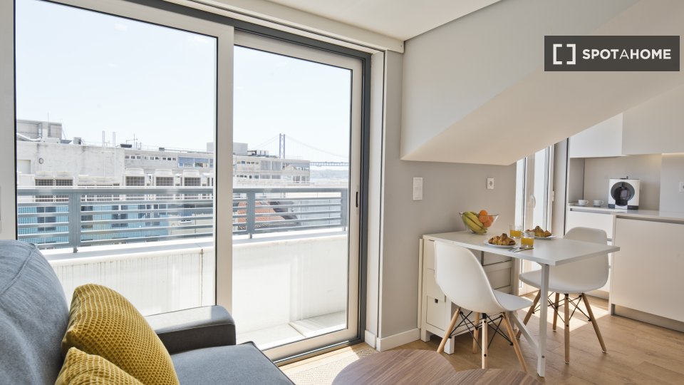 Apartment Lisbon, 2 beds, 33m² — photo 18