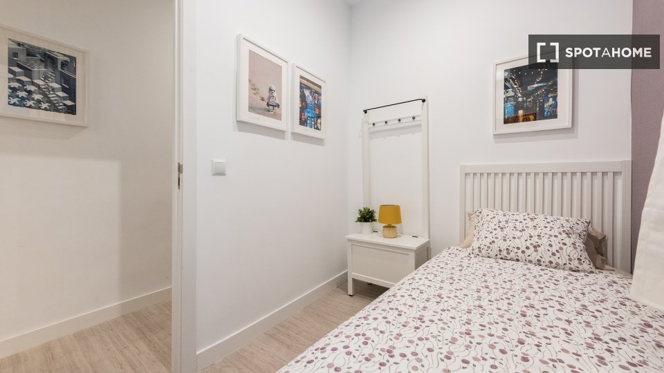 Apartment Madrid, 4 beds, 90m² — photo 3