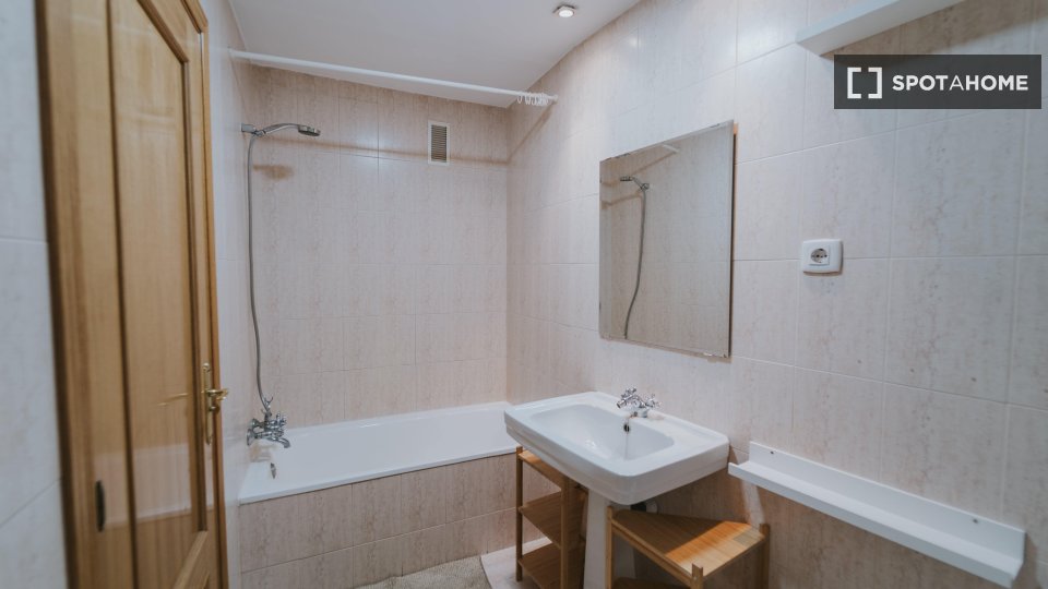 Double room Madrid, 4 beds — photo 18
