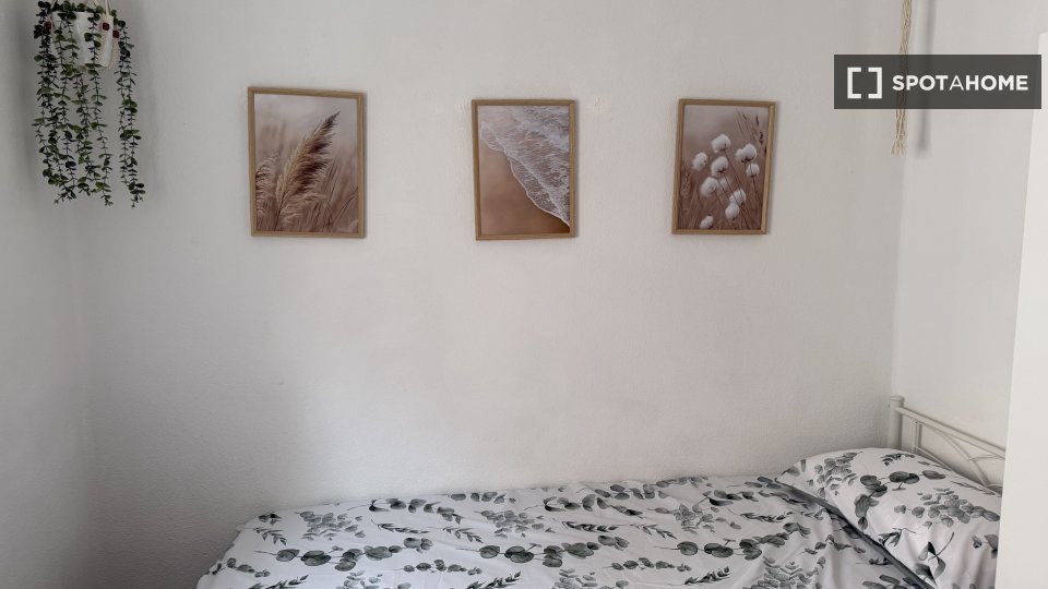 Double room Madrid, 2 beds, 75m² — photo 11