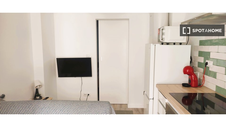 Apartment mono Lisbon, 25m² — photo 17