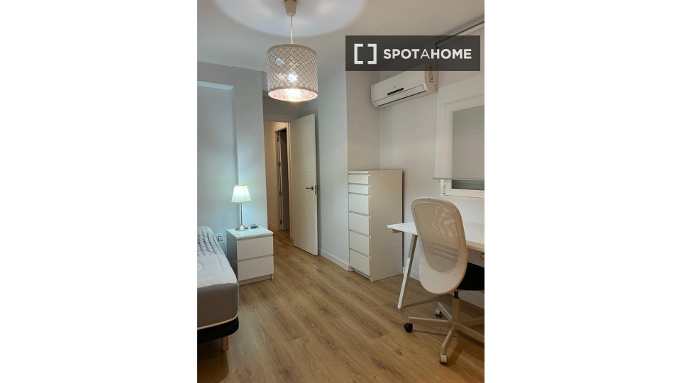 Double room Almeria, 2 beds — photo 11