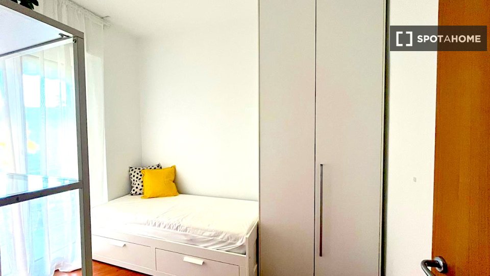 Double room Genoa, 3 beds, 93m² — photo 1