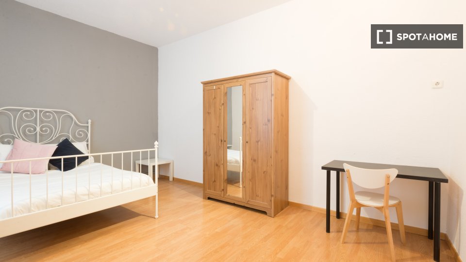 Double room Madrid, 8 beds, 200m² — photo 12