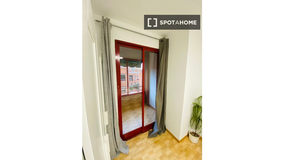 Double room Madrid, 5 beds — photo 2