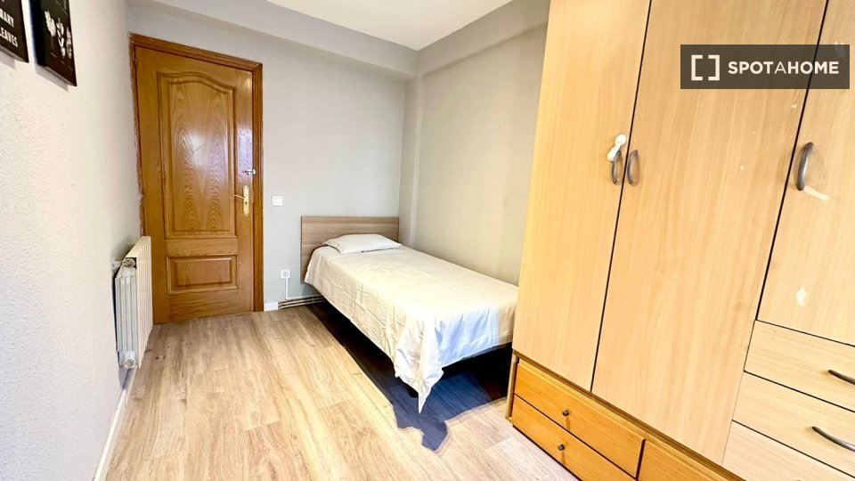 Double room Madrid, 4 beds — photo 35