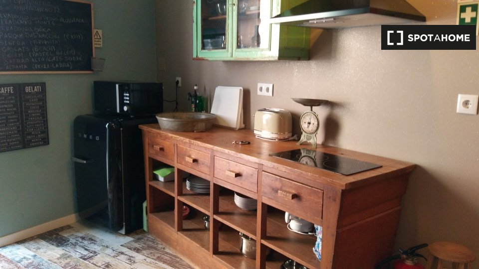 Apartment Lisbon, 2 beds, 60m² — photo 13