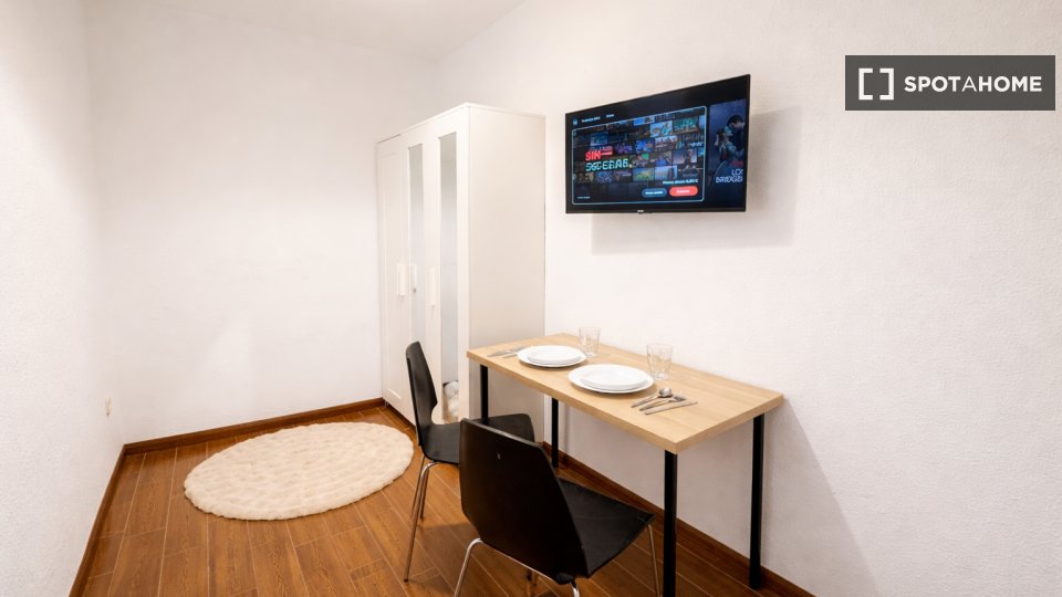 Double room Madrid, 4 beds, 75m² — photo 10