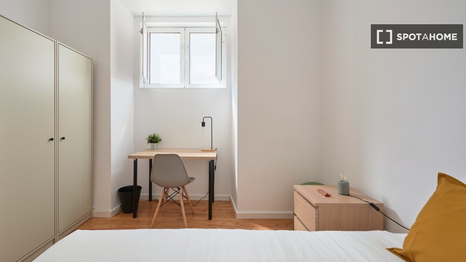 Double room Lisbon, 5 beds — photo 18