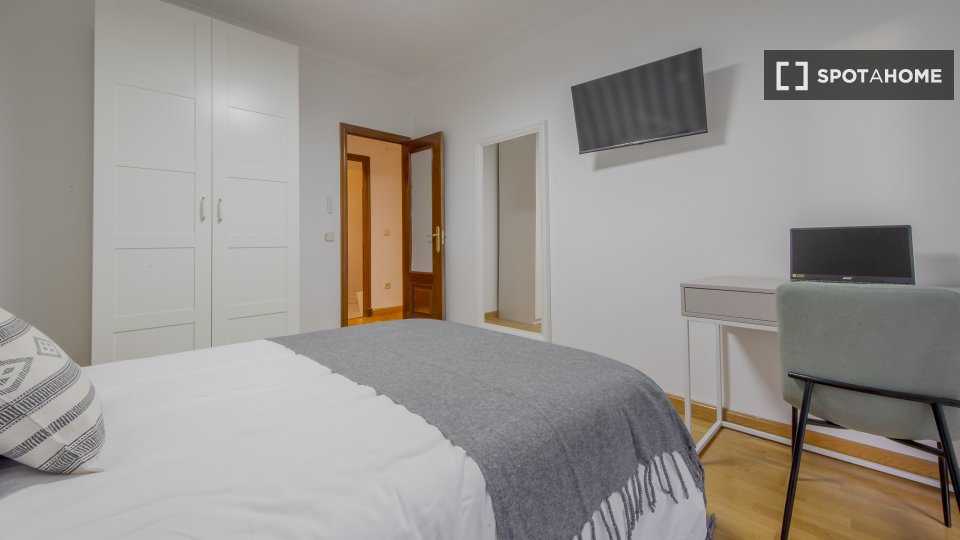 Double room Madrid, 5 beds, 145m² — photo 14