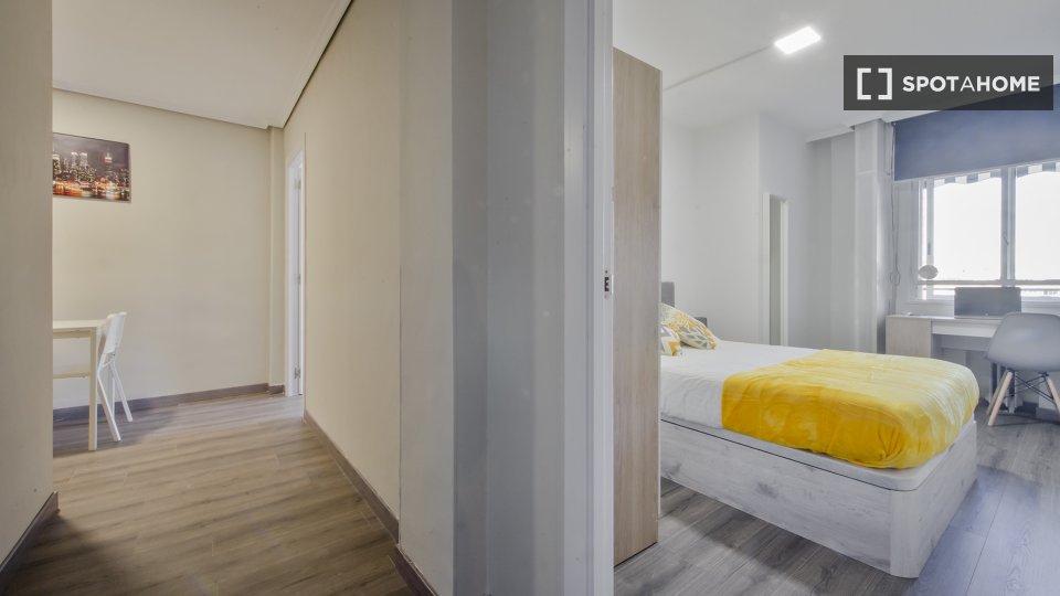 Double room Madrid, 5 beds, 100m² — photo 2