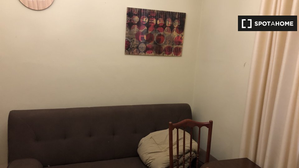 Double room Madrid, 3 beds, 68m² — photo 9