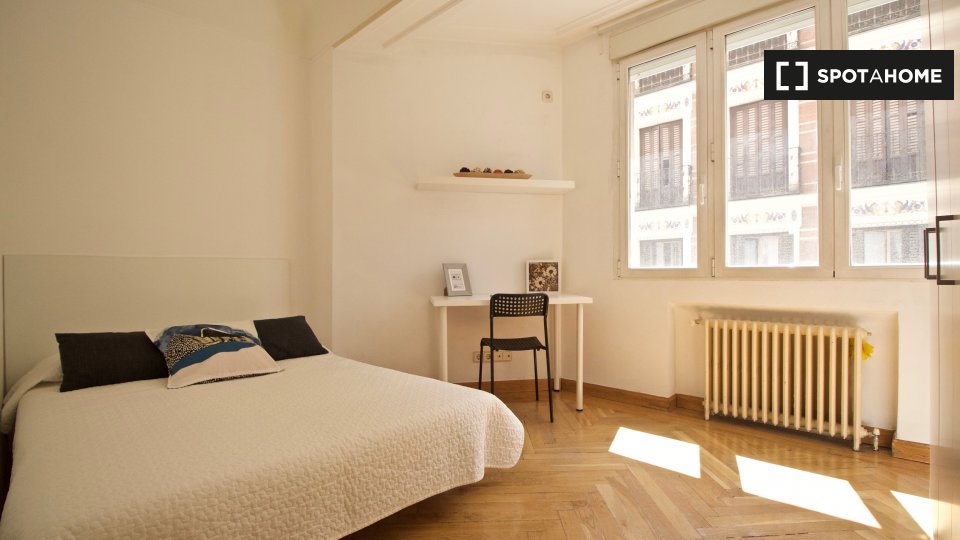 Double room Madrid, 6 beds, 140m² — photo 3