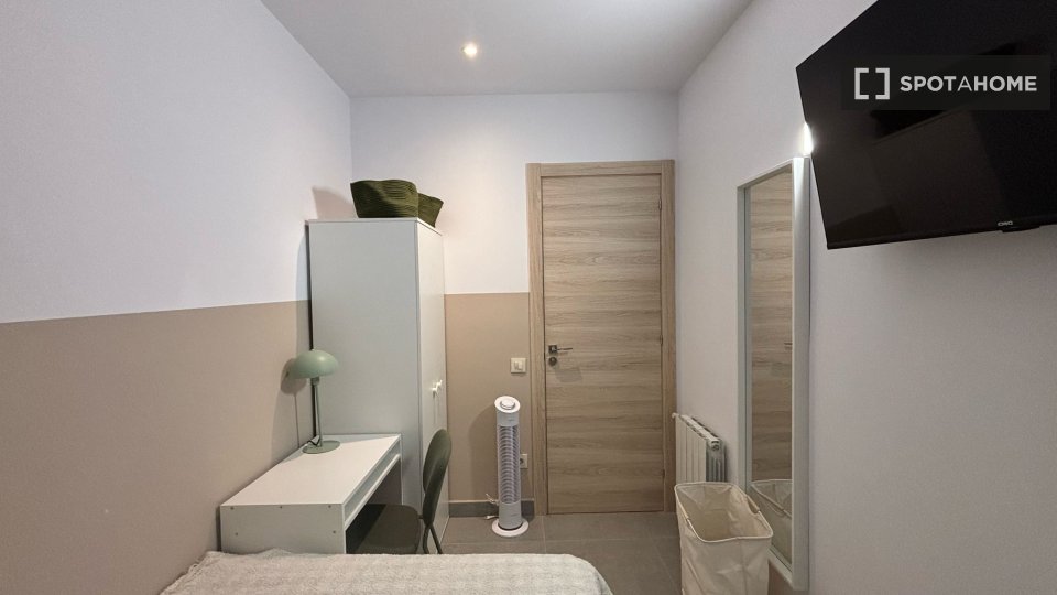 Double room Barcelona, 4 beds, 90m² — photo 5
