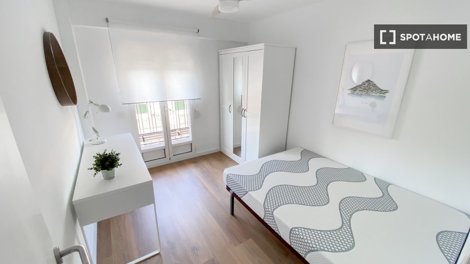 Double room Valencia, 5 beds, 110m² — photo 4