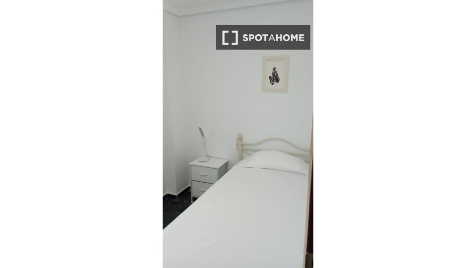 Double room Valencia, 5 beds, 110m² — photo 8