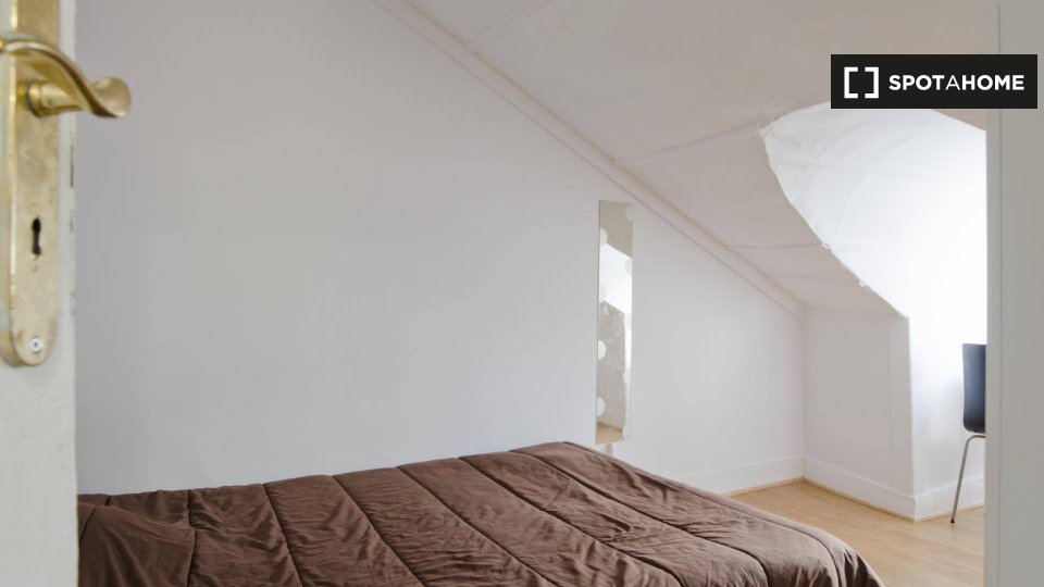 Double room Lisbon, 4 beds — photo 14