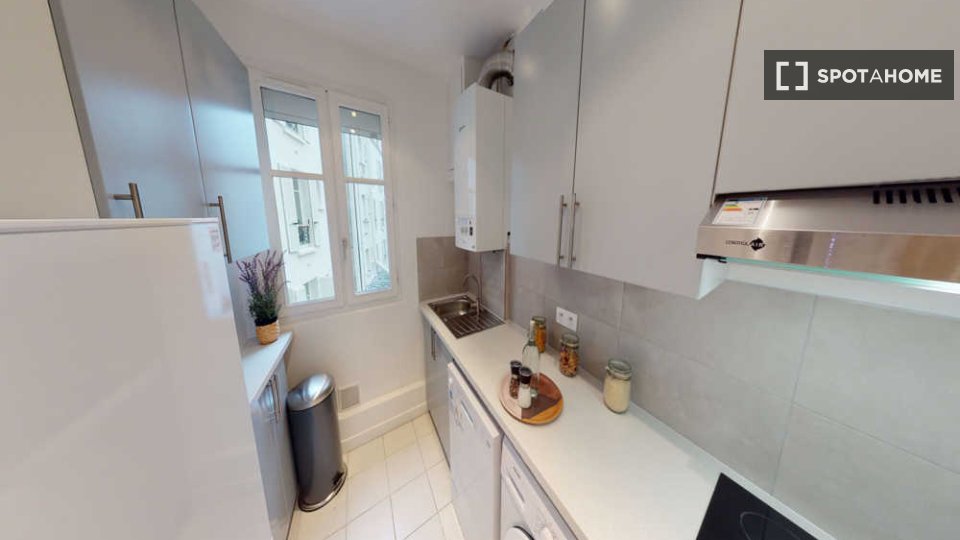 Double room Paris, 3 beds, 60m² — photo 1