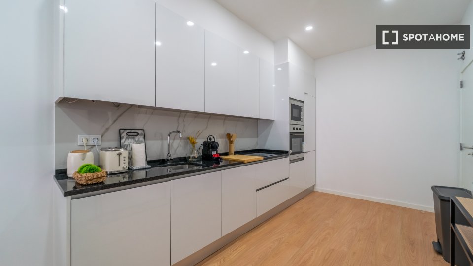 Apartment Lisbon, 3 beds, 87m² — photo 15