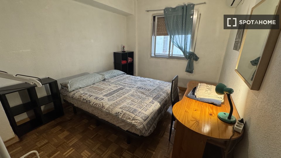 Double room Madrid, 4 beds, 125m² — photo 19