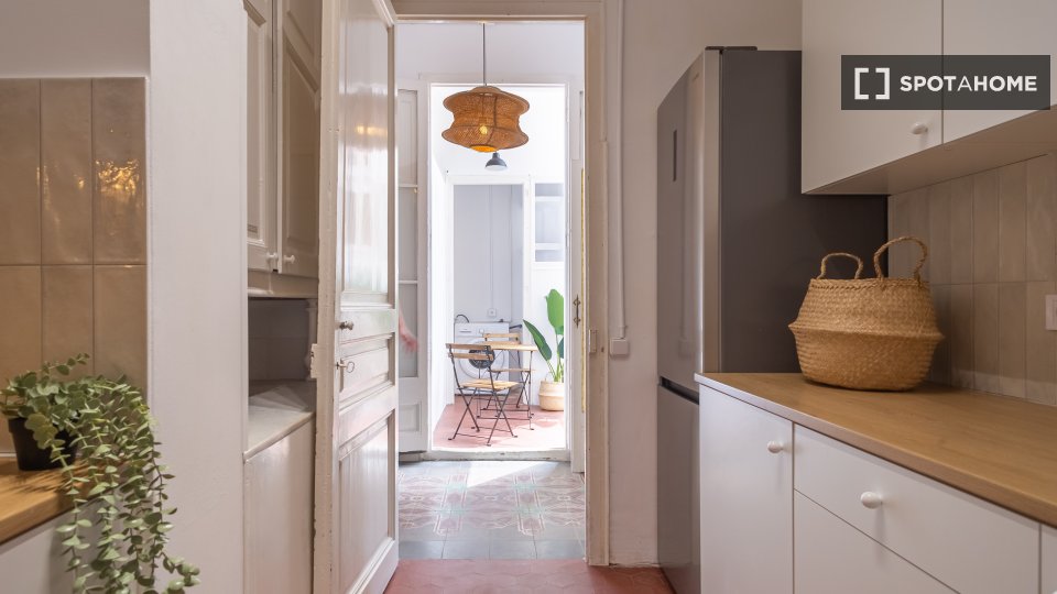 Double room Barcelona, 4 beds, 90m² — photo 2