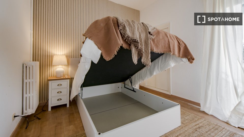Double room Madrid, 8 beds, 150m² — photo 17