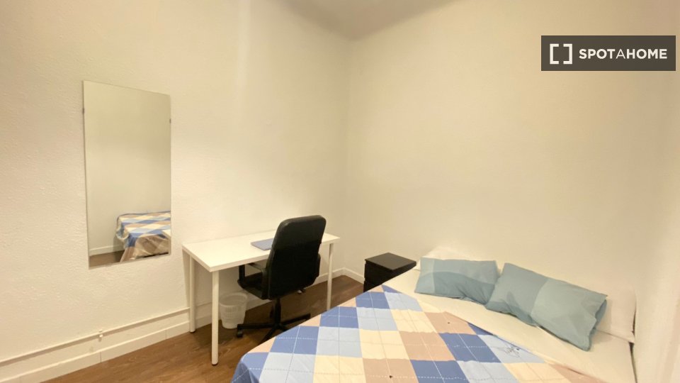 Double room Madrid, 8 beds — photo 9