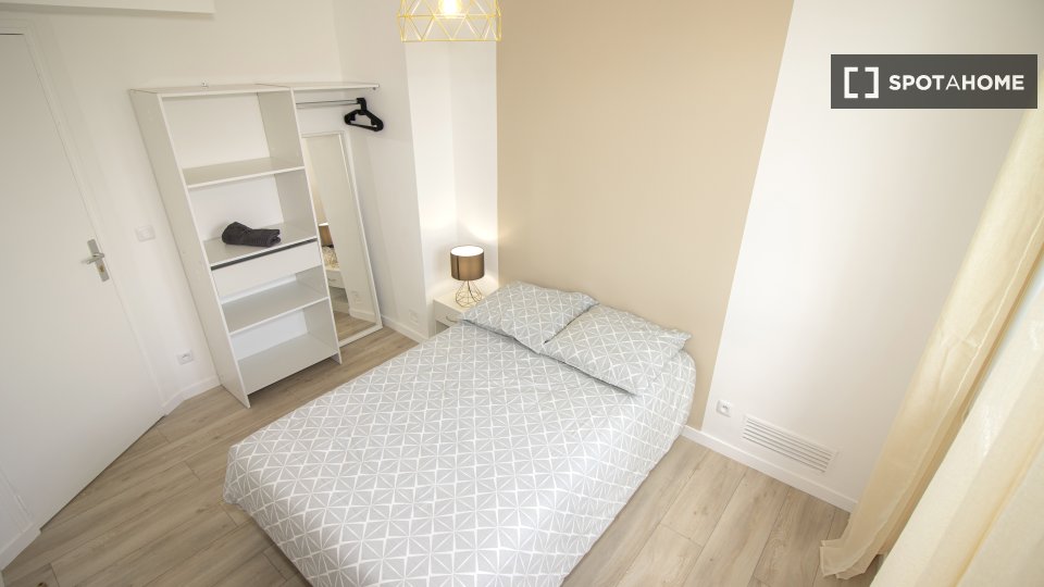 Double room Paris, 3 beds, 66m² — photo 12