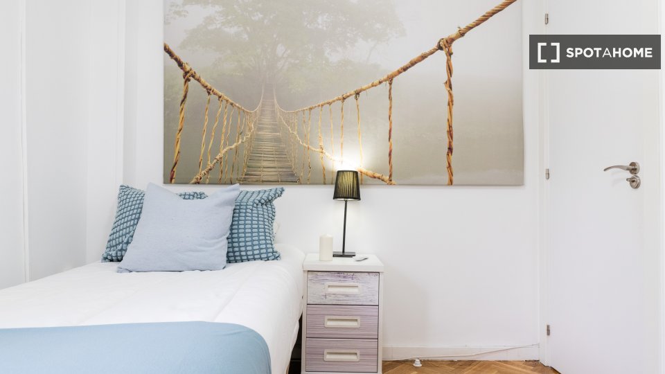 Double room Madrid, 5 beds — photo 1