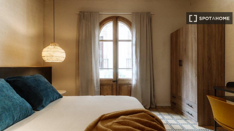 Double room Barcelona, 3 beds, 90m² — photo 18
