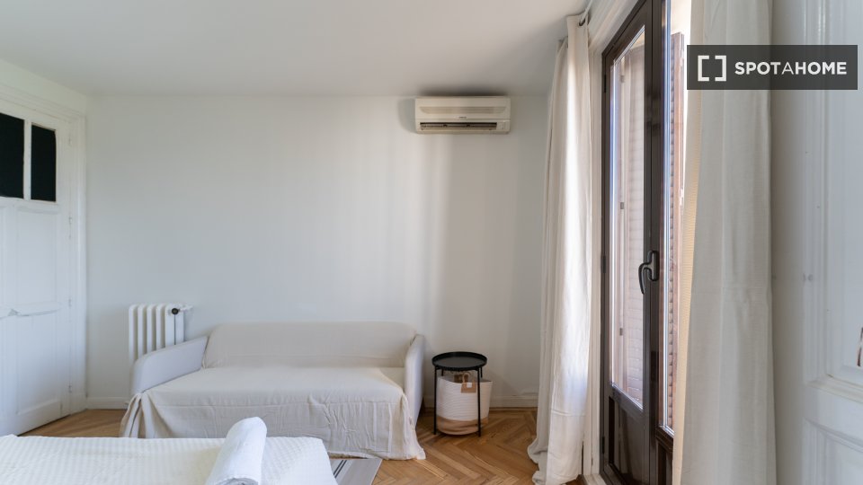 Double room Madrid, 8 beds — photo 26