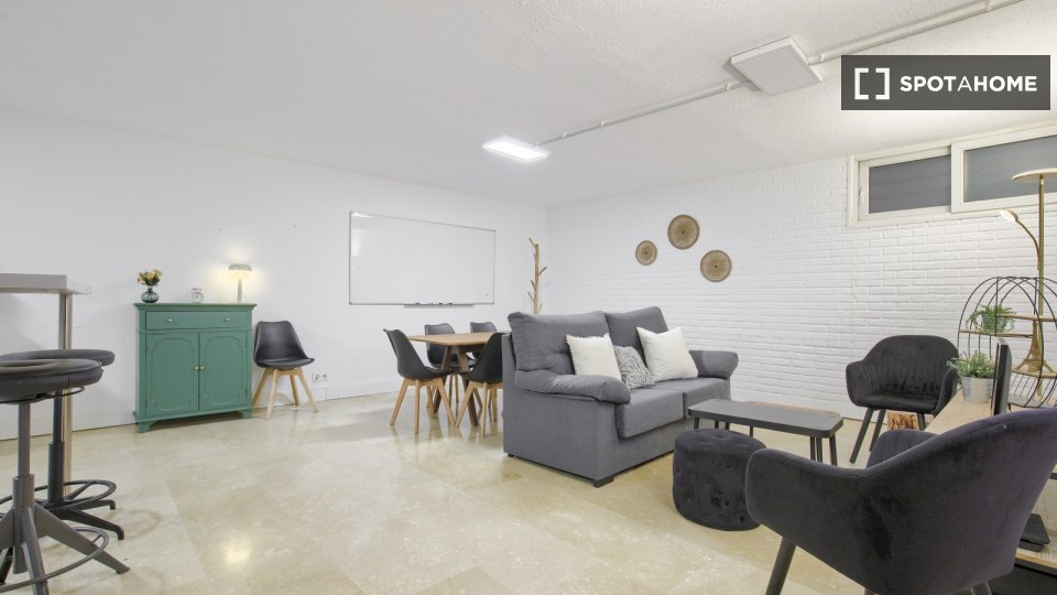 Double room Madrid, 7 beds, 230m² — photo 6