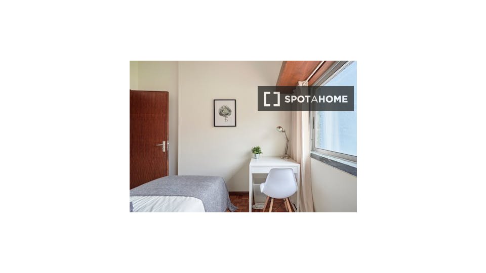Double room Lisbon, 6 beds — photo 12