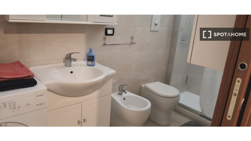 Double room Milan, 1 bed, 20m² — photo 3