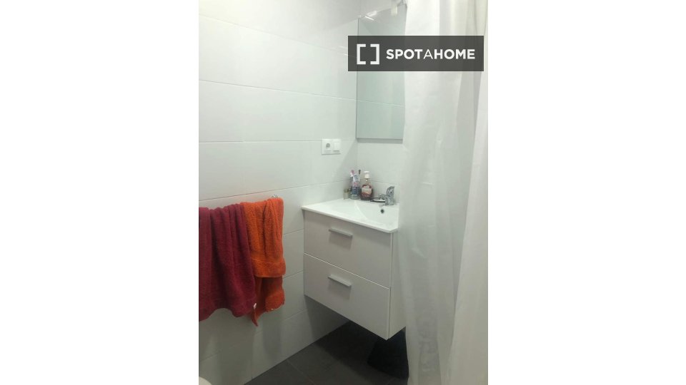 Double room Granada, 4 beds, 100m² — photo 4